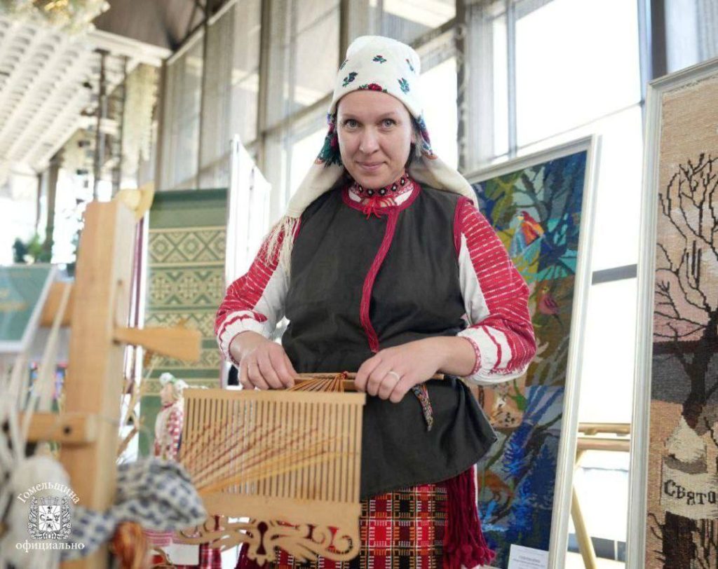 photo_2025-12-29_15-48-15-2-1-1024x812 Вручение сертификатов о включении «Неглюбской текстильной традиции Ветковского района Гомельской области» в список нематериального культурного наследия ЮНЕСКО