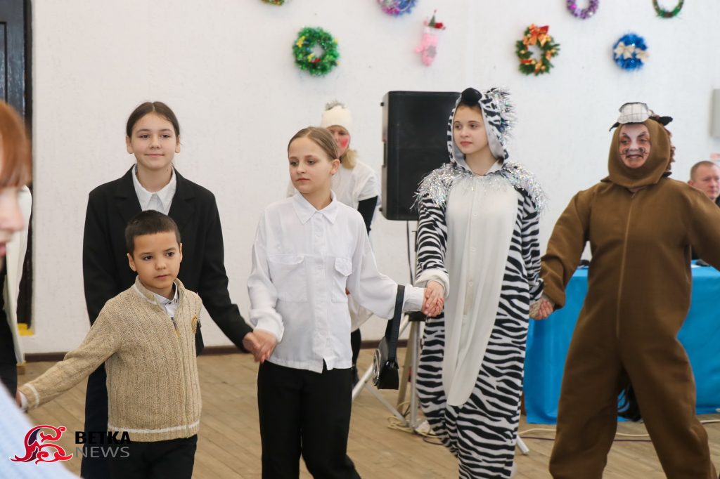 1-18-1024x682 В Ветковском центре культуры состоялась торжественная церемония завершения благотворительной акции «Ёлка желаний»