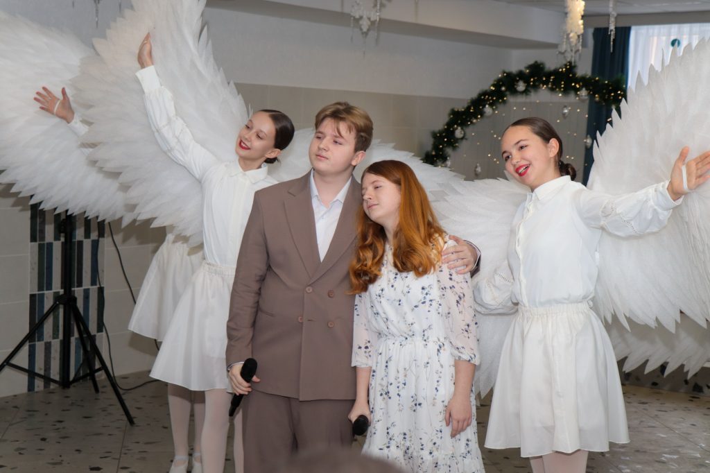 1-31-1024x682 В рамках благотворительной акции «От всей души» пансионат «Радушный» в Шубино посетила делегация во главе с министром по налогам и сборам Дмитрием Кийко