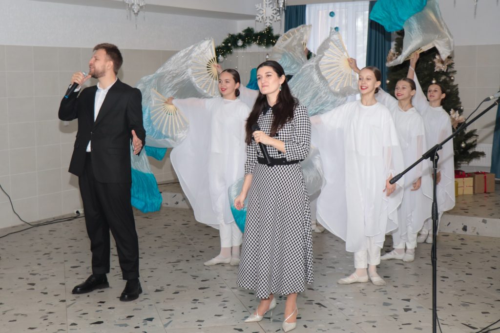 1-8-1024x682 В рамках благотворительной акции «От всей души» пансионат «Радушный» в Шубино посетила делегация во главе с министром по налогам и сборам Дмитрием Кийко