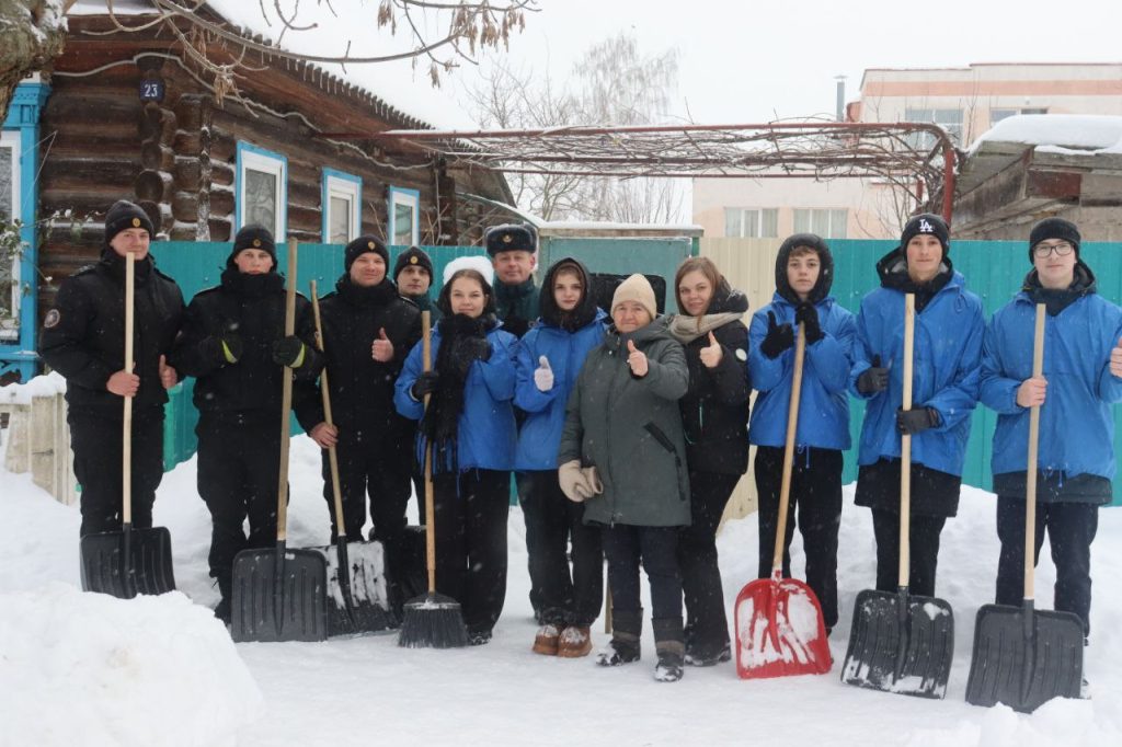 photo_2026-01-09_11-07-36-1024x682 Эстафета добра в заснеженной Ветке: согреваем сердца заботой! 