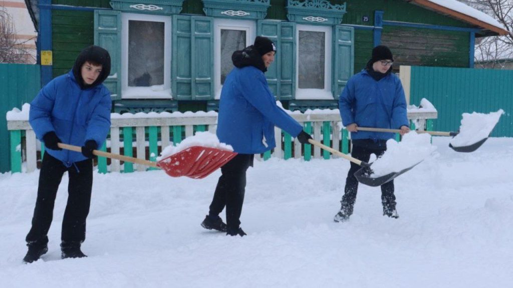 photo_2026-01-09_11-08-12-1024x575 Эстафета добра в заснеженной Ветке: согреваем сердца заботой! 