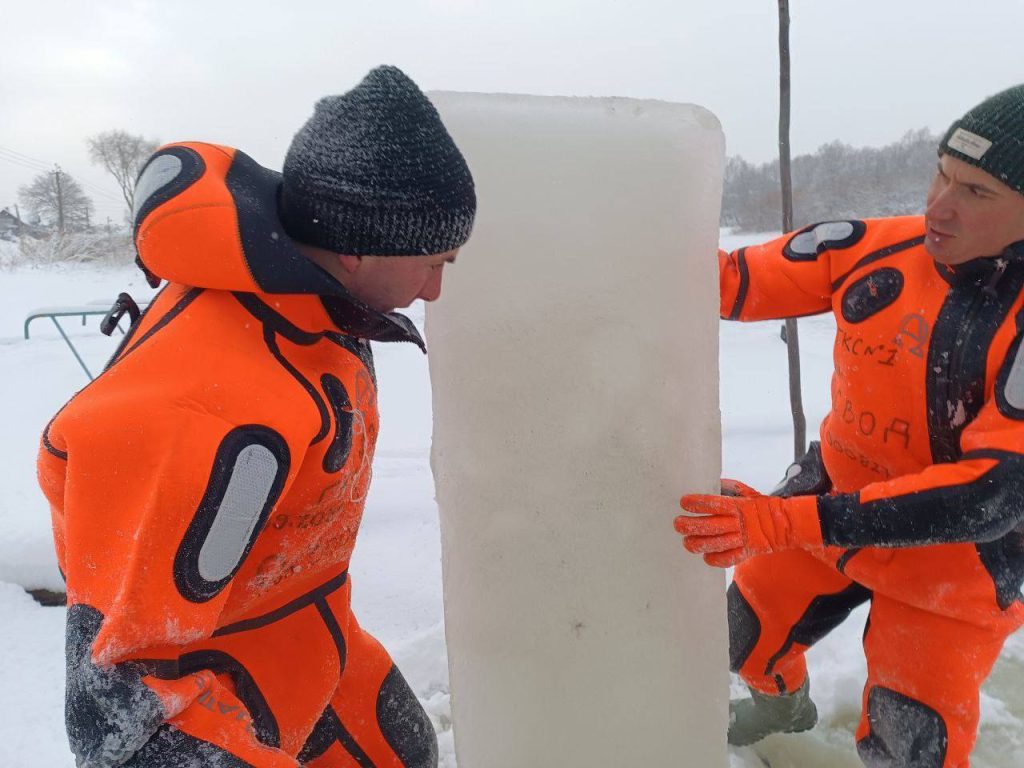 photo_2026-01-13_16-41-13-1024x768 Работники Ветковской спасательной станции активно готовят Крещенскую купель