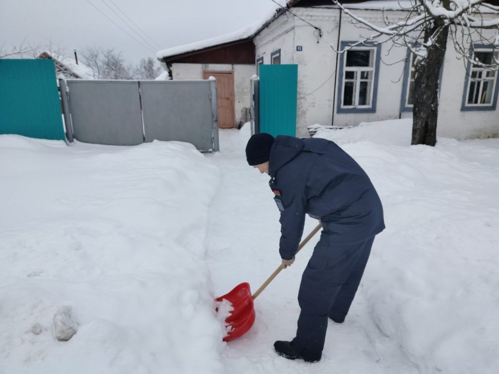 photo_2026-01-14_16-48-29-1024x768 В рамках акции «От всей души»: следователи Ветковского РОСК оказали помощь ребенку войны