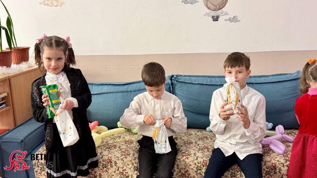 photo_2026-01-15_09-04-17-1024x576 Шары, песни и хороводы: газовики подарили праздник воспитанникам социально-педагогического центра