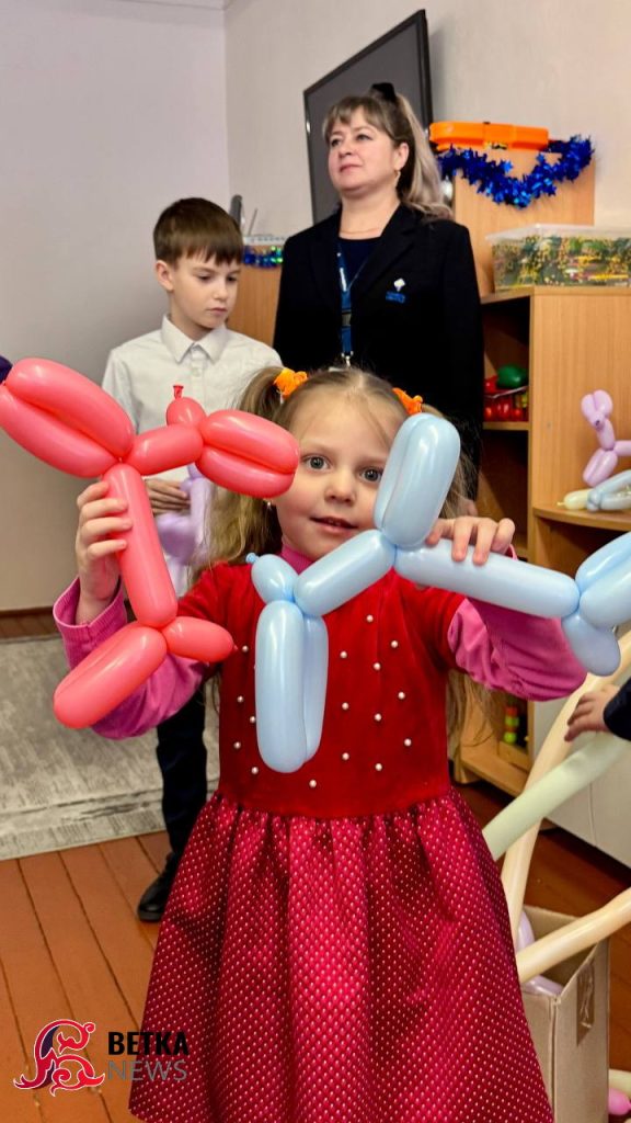photo_2026-01-15_09-04-20-576x1024 Шары, песни и хороводы: газовики подарили праздник воспитанникам социально-педагогического центра
