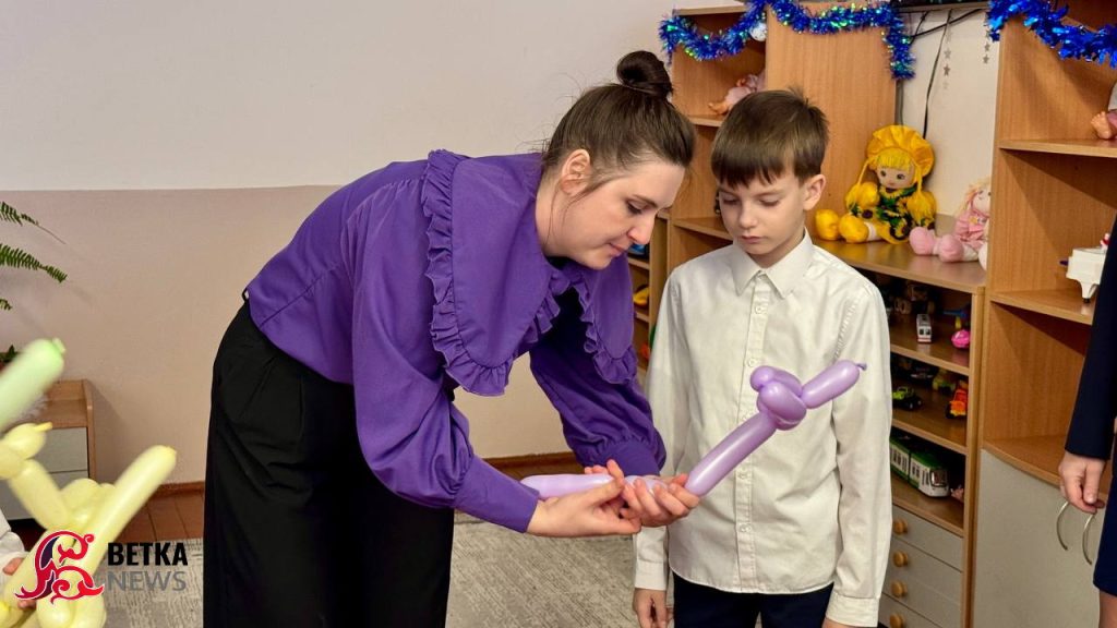 photo_2026-01-15_09-04-21-1024x576 Шары, песни и хороводы: газовики подарили праздник воспитанникам социально-педагогического центра