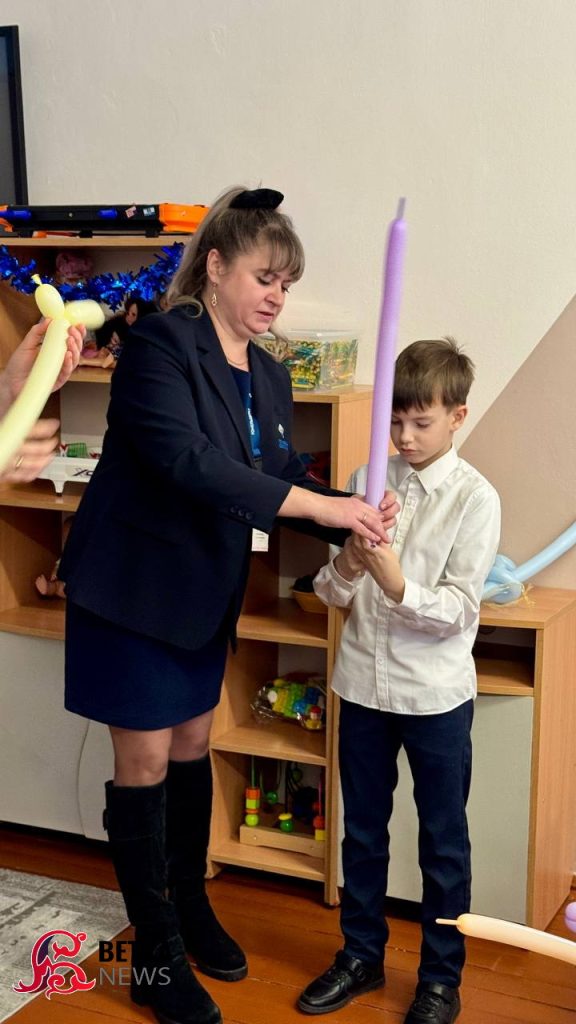 photo_2026-01-15_09-04-22-576x1024 Шары, песни и хороводы: газовики подарили праздник воспитанникам социально-педагогического центра