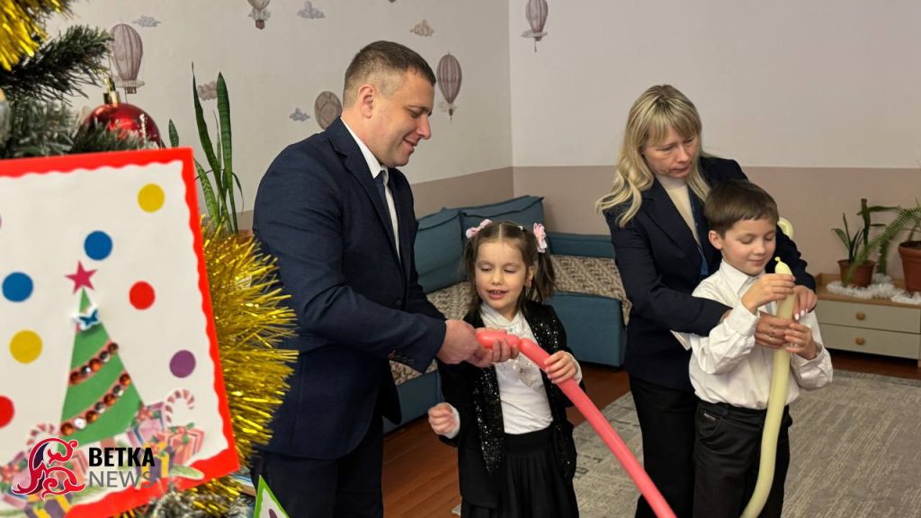 photo_2026-01-15_09-04-23-2-1024x576 Шары, песни и хороводы: газовики подарили праздник воспитанникам социально-педагогического центра