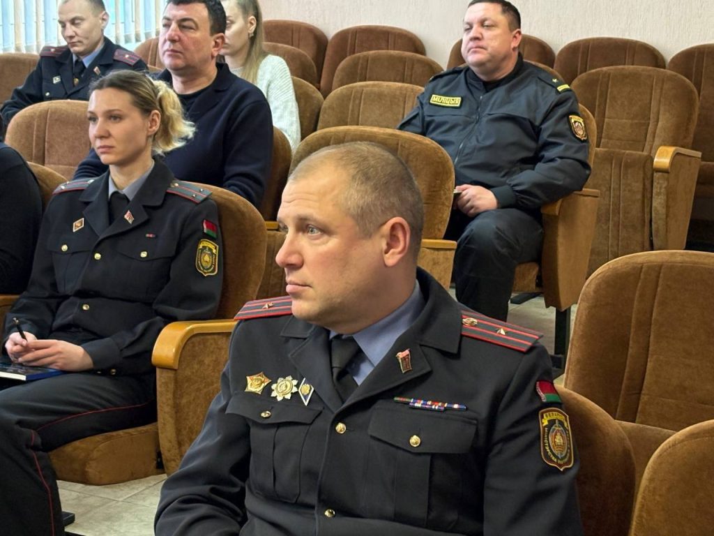 photo_2026-01-16_12-40-36-1024x768 Член Совета Республики Андрей Кривоносов обсудил стратегию развития страны с коллективом ОВД Ветковского района