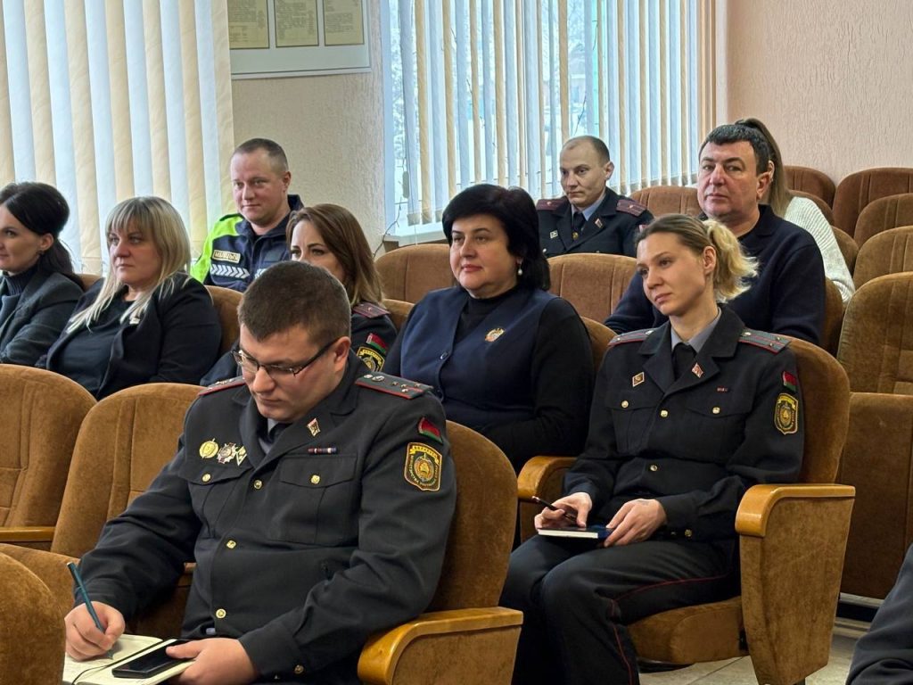 photo_2026-01-16_12-40-37-1024x768 Член Совета Республики Андрей Кривоносов обсудил стратегию развития страны с коллективом ОВД Ветковского района