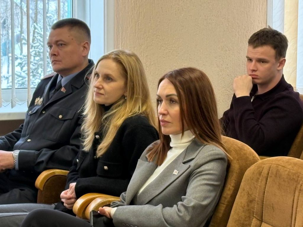 photo_2026-01-16_12-40-39-1024x768 Член Совета Республики Андрей Кривоносов обсудил стратегию развития страны с коллективом ОВД Ветковского района