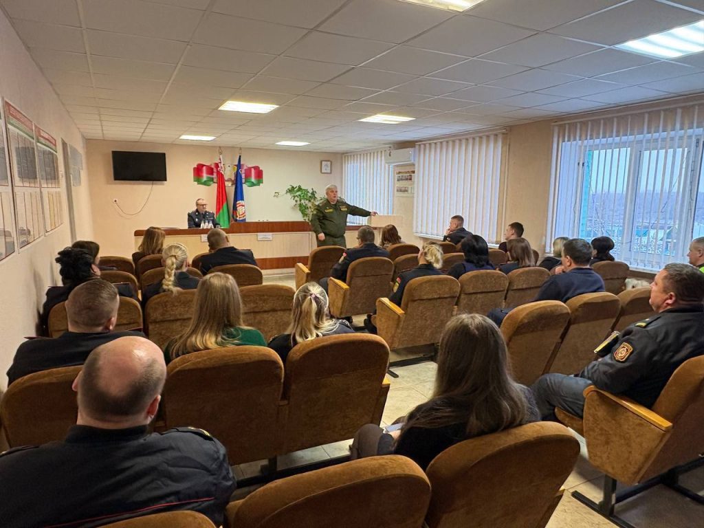 photo_2026-01-16_12-40-42-2-1024x768 Член Совета Республики Андрей Кривоносов обсудил стратегию развития страны с коллективом ОВД Ветковского района