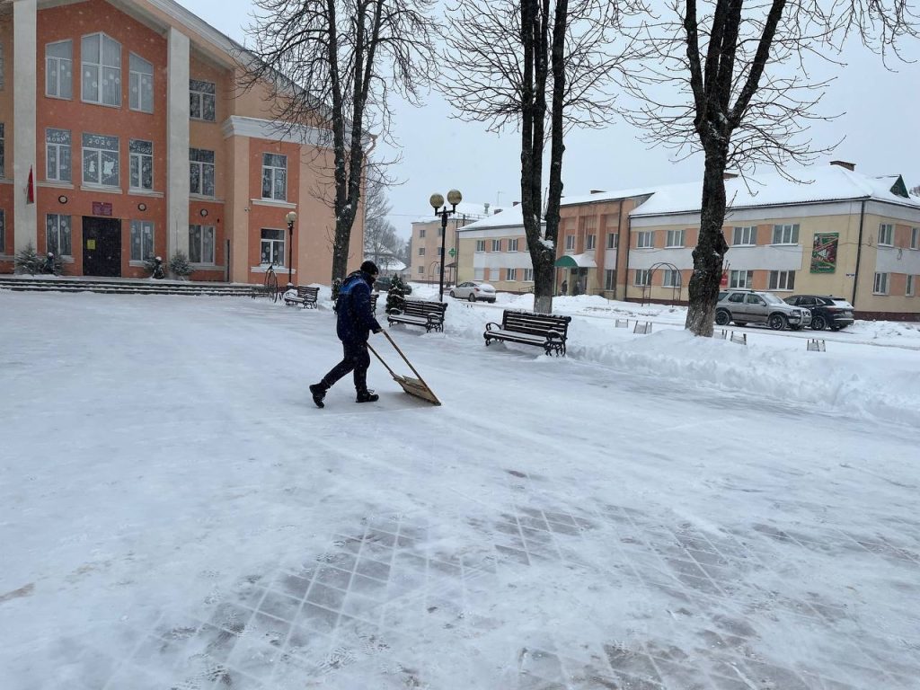 rx20x5brmxlsrl4kynggygsmjbpzdsmhg2tijjcul3fyvjmocpwq1on48fapcxtbcodc97eyrqb_xkwsqdedq0zv-1024x768 В Ветке идут работы по расчистке улиц от снега
