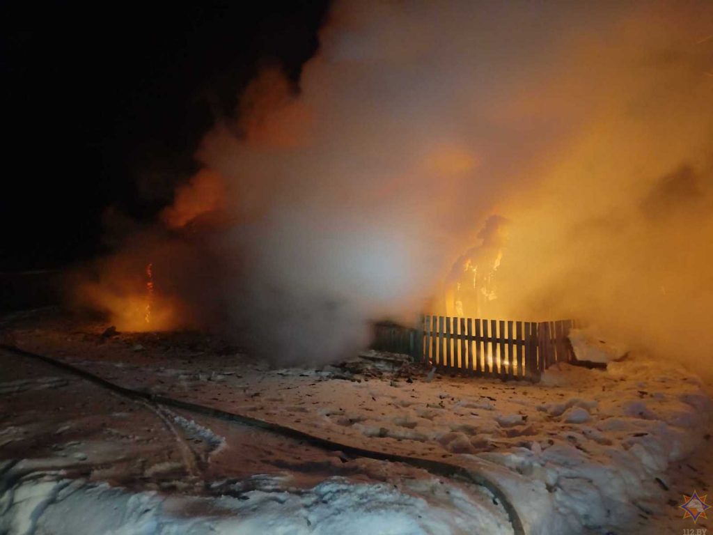 2-1024x768 На пожаре в Жлобинском районе спаслись двое детей