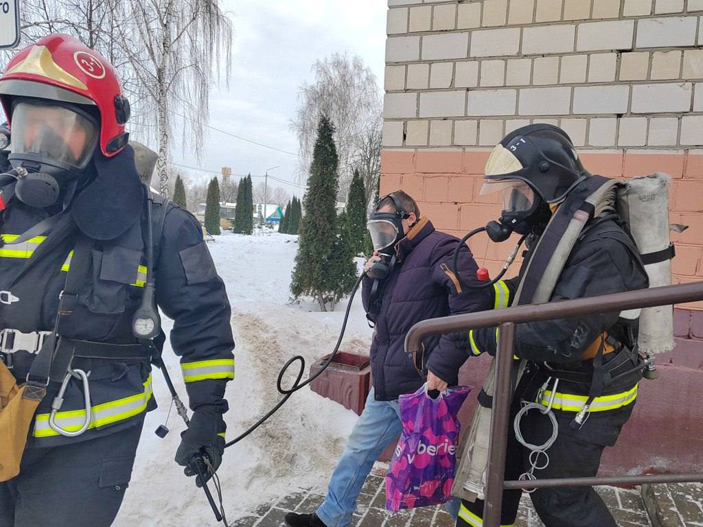 photo_2026-02-24_14-54-36 Отработали навыки: Учения по ликвидации условного пожара в Ветковской районной поликлинике