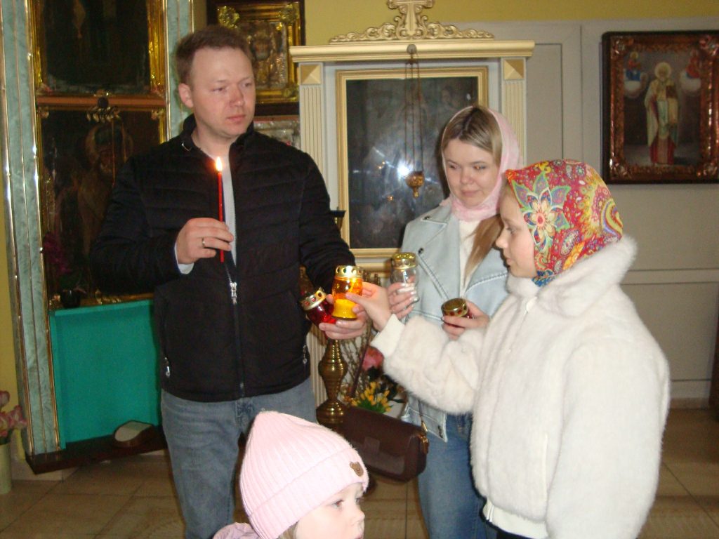 12.04.2026_pribytie-blagodatnogo-ognya-v-vetku_12-1024x768 В Ветке встретили Благодатный огонь