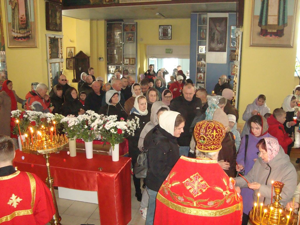 12.04.2026_pribytie-blagodatnogo-ognya-v-vetku_16-1024x768 В Ветке встретили Благодатный огонь