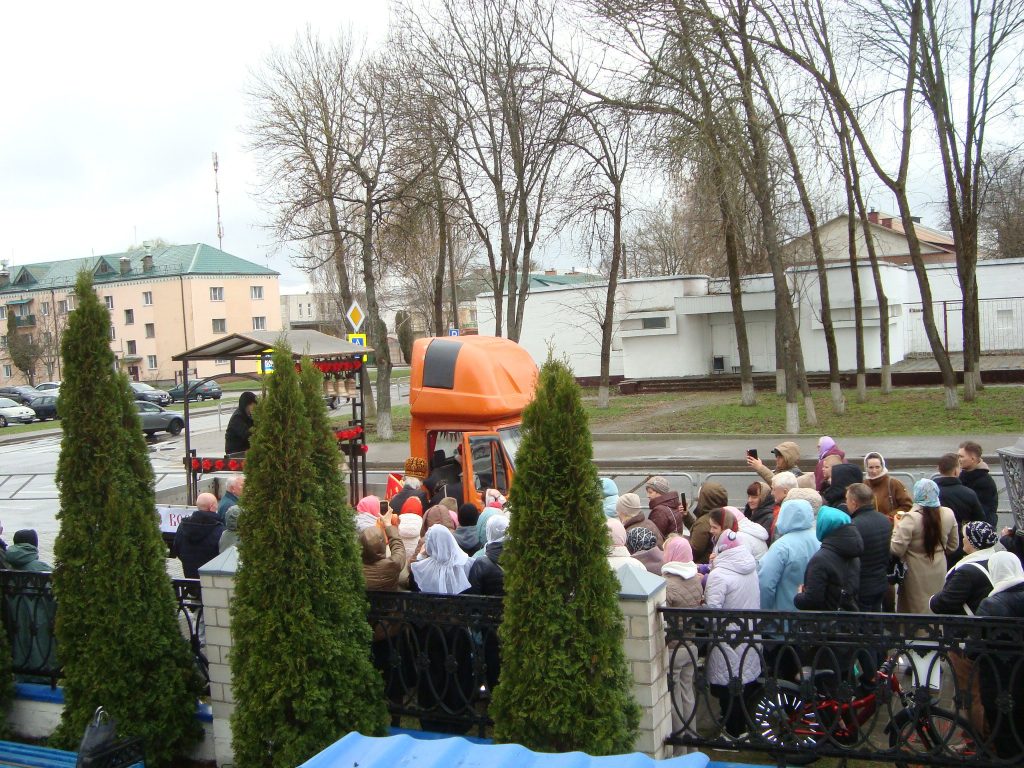 12.04.2026_pribytie-blagodatnogo-ognya-v-vetku_6-1024x768 В Ветке встретили Благодатный огонь