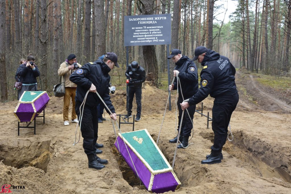 6-1024x682 В урочище Шубино Ветковского района состоялось захоронение останков мирных жителей, казненных в 1942 году немецко-фашистскими оккупантами