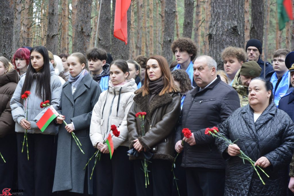7-1024x682 В урочище Шубино Ветковского района состоялось захоронение останков мирных жителей, казненных в 1942 году немецко-фашистскими оккупантами