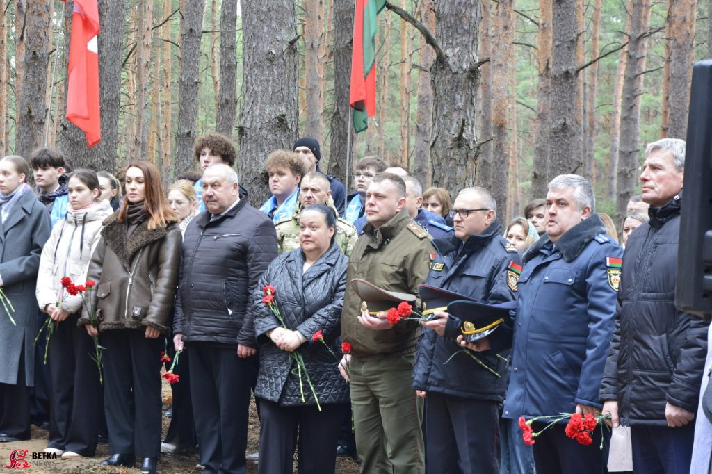 8-1024x682 В урочище Шубино Ветковского района состоялось захоронение останков мирных жителей, казненных в 1942 году немецко-фашистскими оккупантами