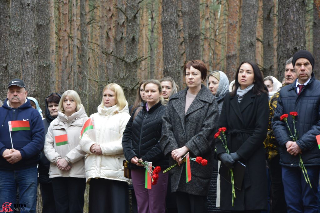 9-1024x682 В урочище Шубино Ветковского района состоялось захоронение останков мирных жителей, казненных в 1942 году немецко-фашистскими оккупантами
