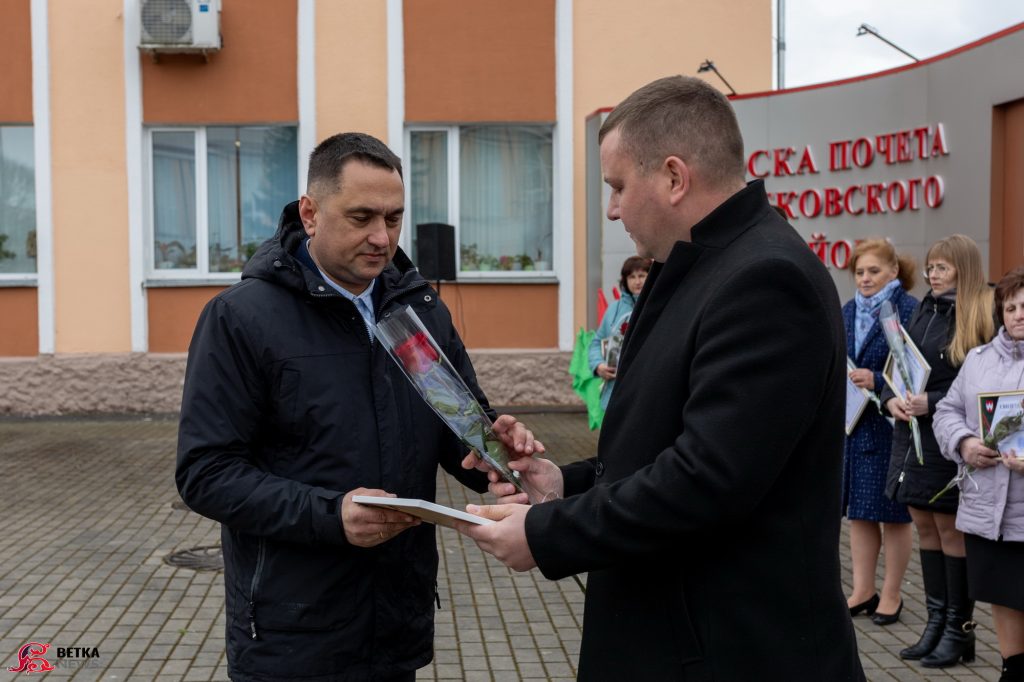 img_9508-1024x682 В Ветке в торжественной обстановке открыли обновлённую Доску почёта