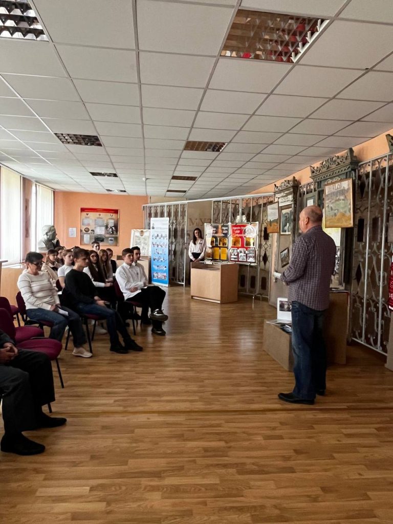 photo_2026-04-24_14-43-56-768x1024 В средней школе №1 им. А. А. Громыко открылась выставка к 40-й годовщине аварии на Чернобыльской АЭС