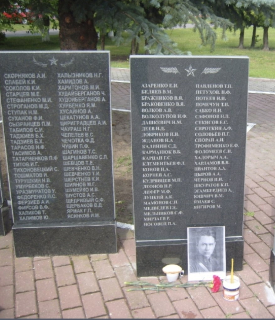 8b613587-b39c-4215-98f1-29b12f197743 Имя на братской могиле. Капитан Деев