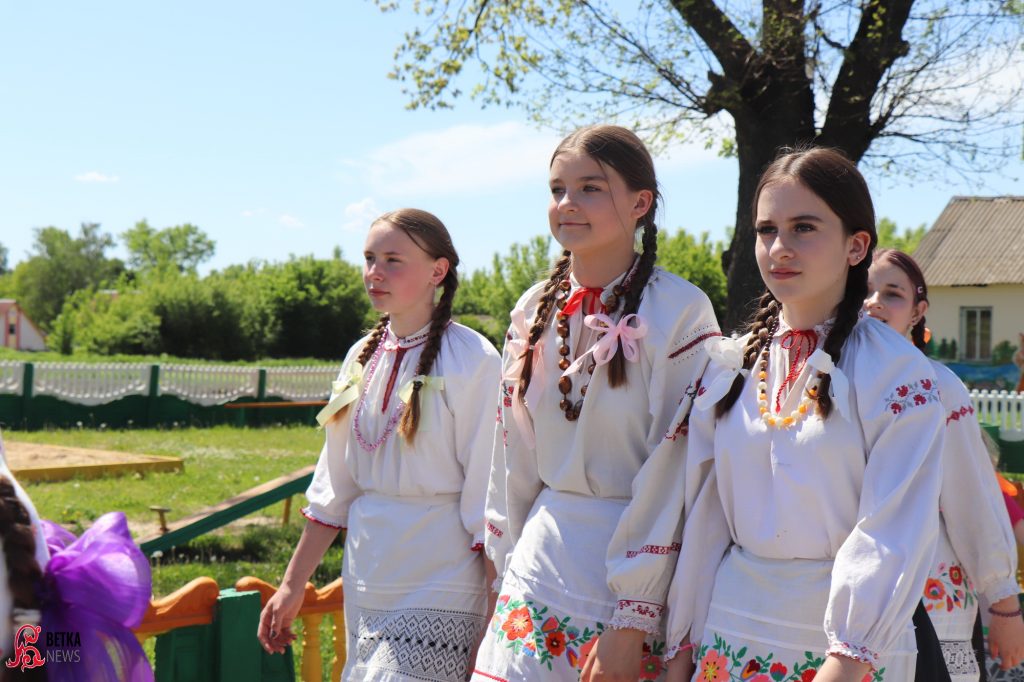 img_0724-1024x682 Сегодня в Столбуне, Яново, Неглюбке и Казацких Болсунах проходит традиционный обряд «Ваджэнне і пахаванне стралы»