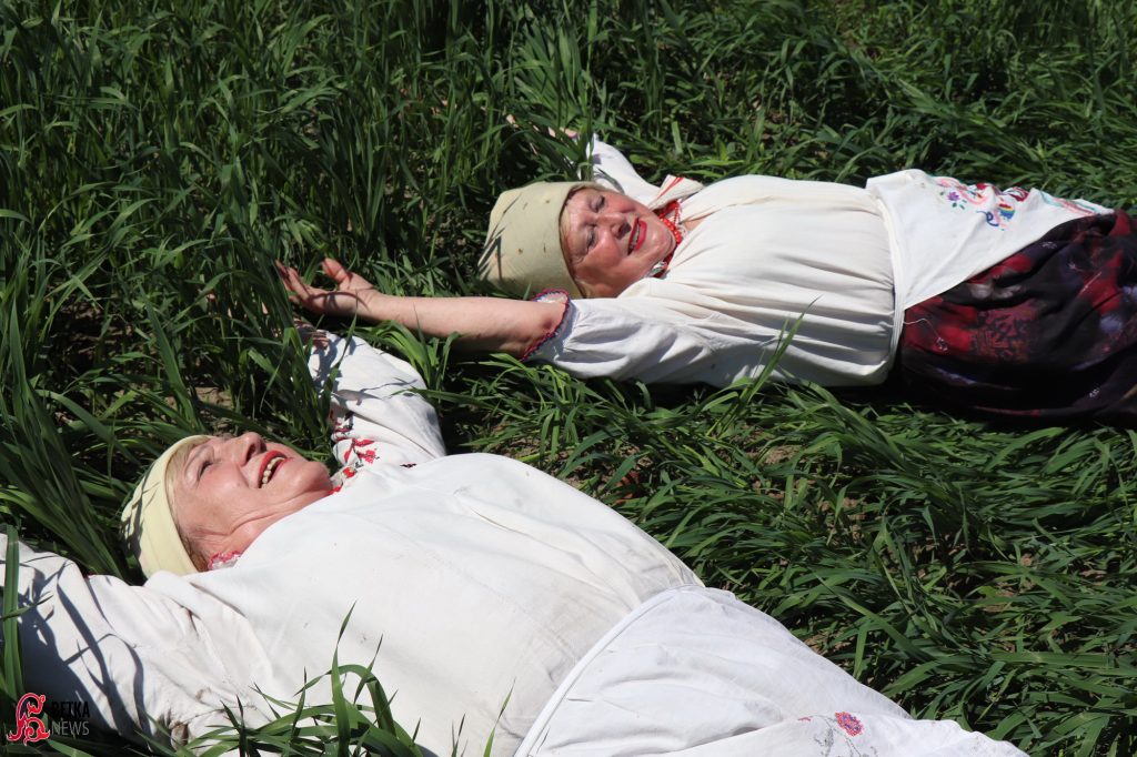 img_0884-1024x682 Сегодня в Столбуне, Яново, Неглюбке и Казацких Болсунах проходит традиционный обряд «Ваджэнне і пахаванне стралы»