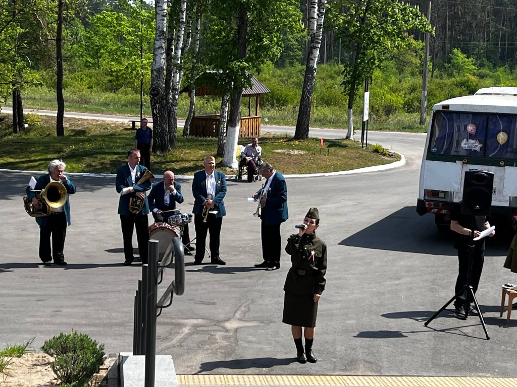 photo_2026-05-08_12-44-54-1024x768 В Ветковском социальном пансионате «Радушный» сегодня чествовали ребёнка Великой Отечественной войны Василия Ивановича Жданова