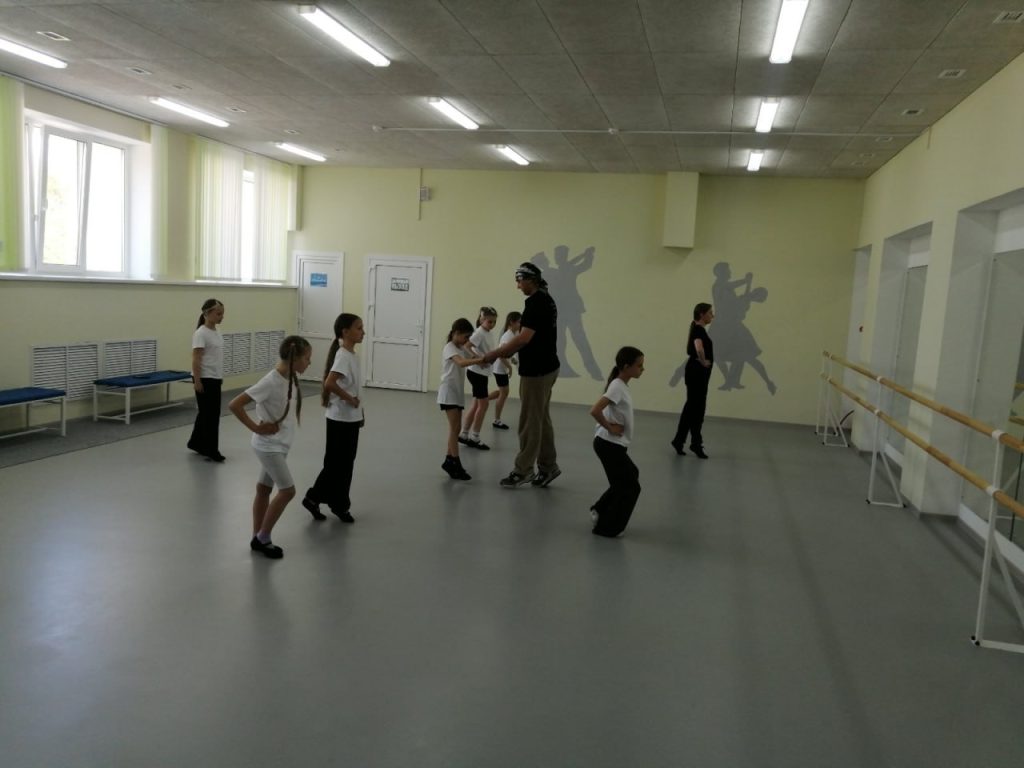 photo_2026-05-12_16-09-24-5-1024x768 В Гимназии г.Ветки с размахом отметили Международный день семьи: секретами танца делился звездный гость