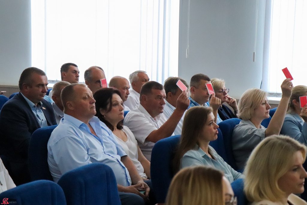 3-1-1024x682 Сегодня в здании райисполкома под председательством Виктора Масейкова состоялась XIX очередная сессия Ветковского районного Совета депутатов