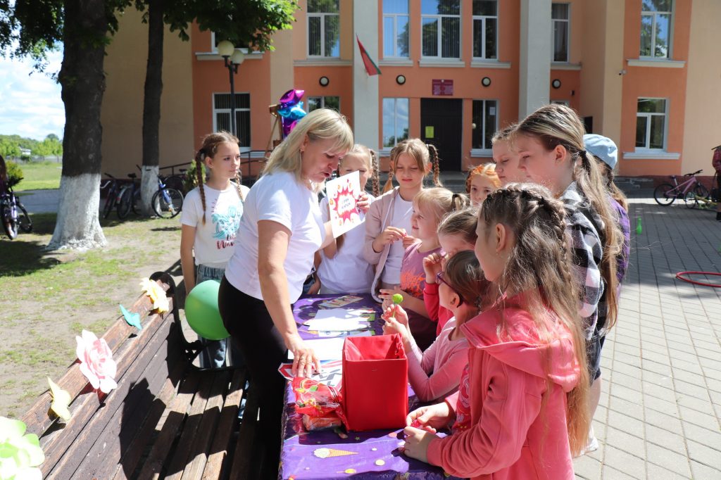 img_1062-1024x682 Ветка в красках: праздник детства и лета