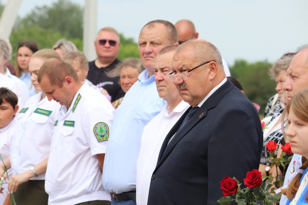 photo_2026-06-22_11-37-54-1024x682 В Ветковском районе открыли памятный знак "Звёздочка"