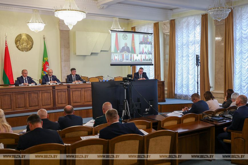 1-5 Техника, кадры и надежность сушильного хозяйства. Лукашенко назвал главные условия успеха уборочной