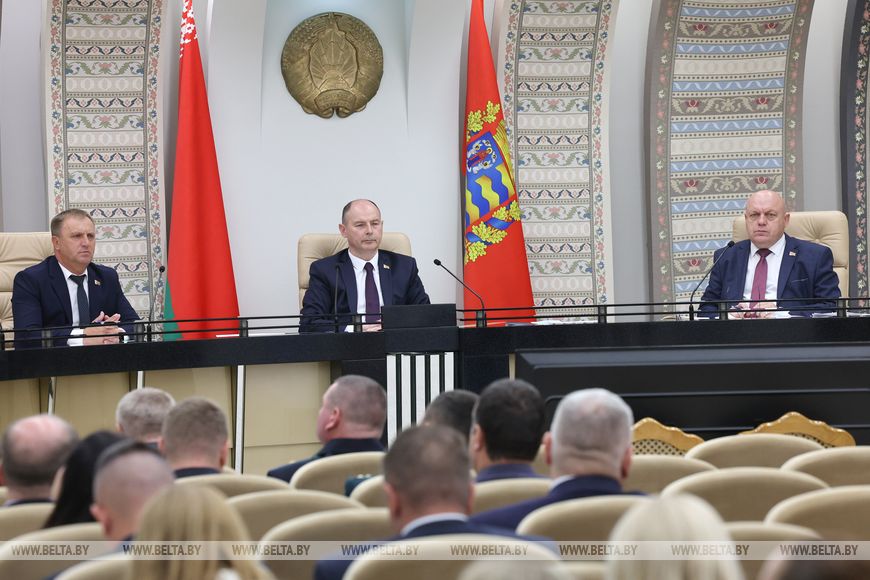 1-6 Техника, кадры и надежность сушильного хозяйства. Лукашенко назвал главные условия успеха уборочной