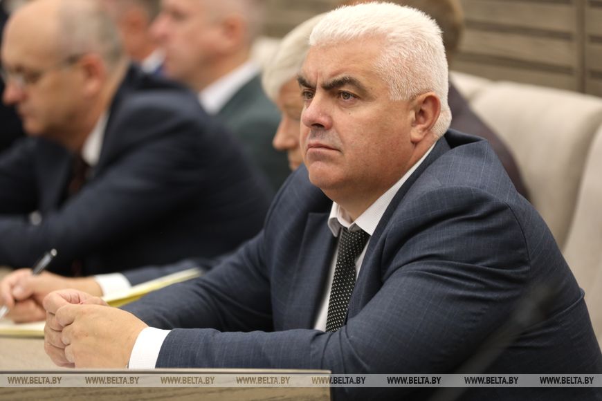 11-1 Техника, кадры и надежность сушильного хозяйства. Лукашенко назвал главные условия успеха уборочной