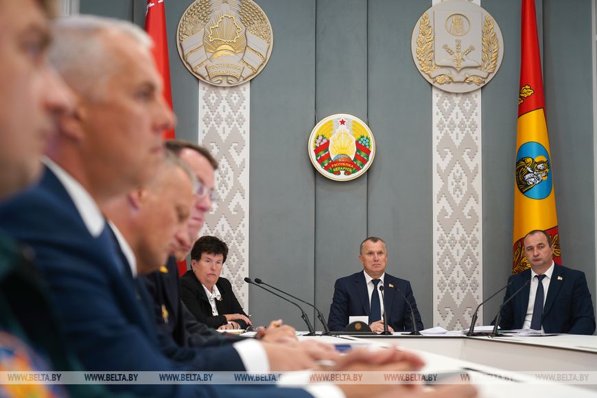11-2 Техника, кадры и надежность сушильного хозяйства. Лукашенко назвал главные условия успеха уборочной