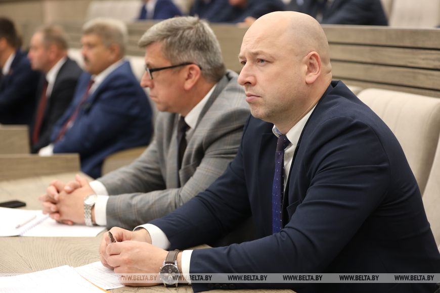 12-1 Техника, кадры и надежность сушильного хозяйства. Лукашенко назвал главные условия успеха уборочной