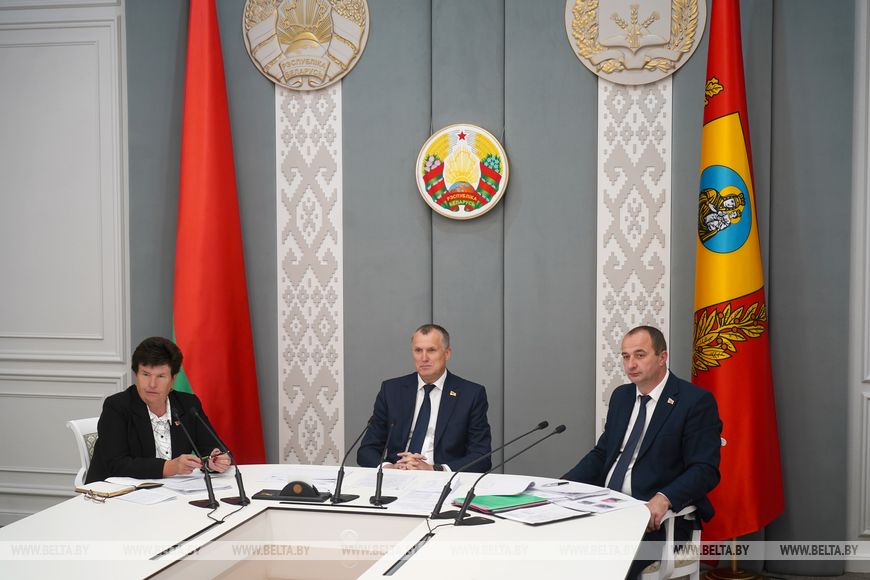 13-2 Техника, кадры и надежность сушильного хозяйства. Лукашенко назвал главные условия успеха уборочной