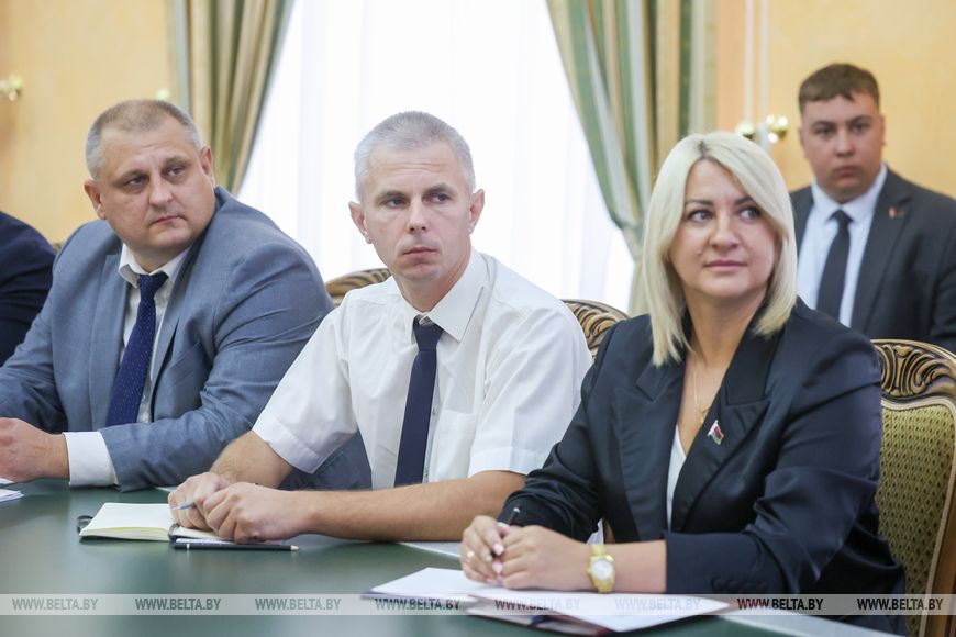 14-1 Техника, кадры и надежность сушильного хозяйства. Лукашенко назвал главные условия успеха уборочной
