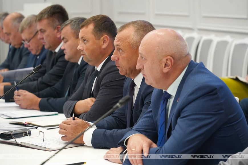 14-2 Техника, кадры и надежность сушильного хозяйства. Лукашенко назвал главные условия успеха уборочной