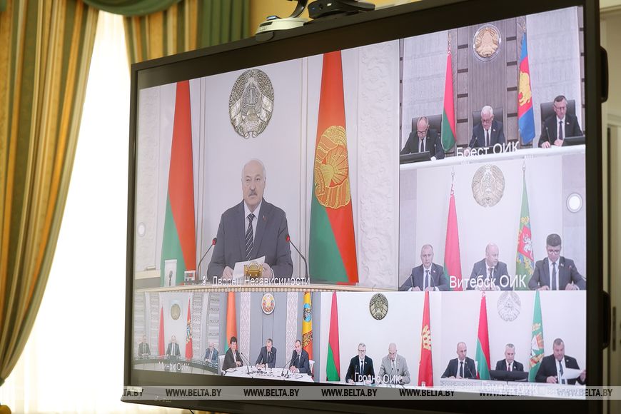 15-1 Техника, кадры и надежность сушильного хозяйства. Лукашенко назвал главные условия успеха уборочной