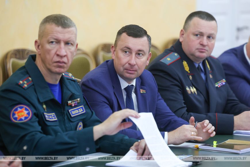 17-1 Техника, кадры и надежность сушильного хозяйства. Лукашенко назвал главные условия успеха уборочной
