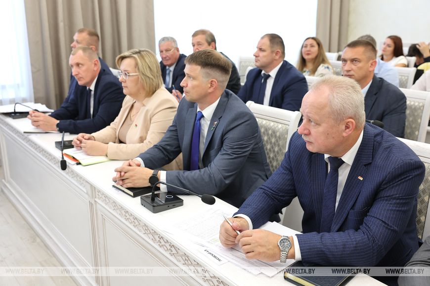 19 Техника, кадры и надежность сушильного хозяйства. Лукашенко назвал главные условия успеха уборочной