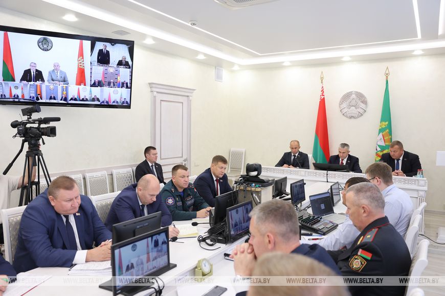 22 Техника, кадры и надежность сушильного хозяйства. Лукашенко назвал главные условия успеха уборочной