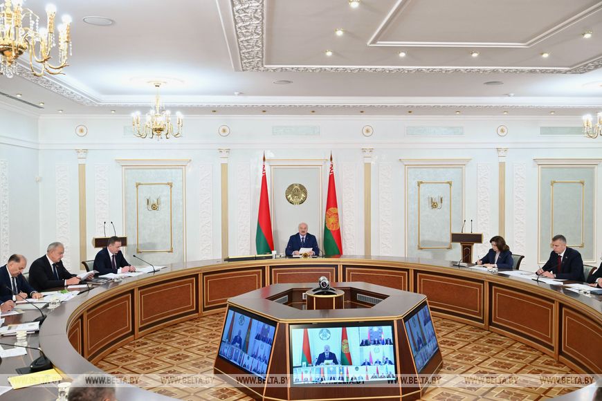 3-3 Техника, кадры и надежность сушильного хозяйства. Лукашенко назвал главные условия успеха уборочной